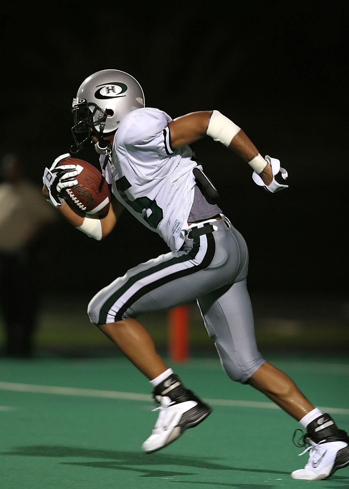 Top 6 Best Football Helmets: Ensuring Player Safety on the Gridiron