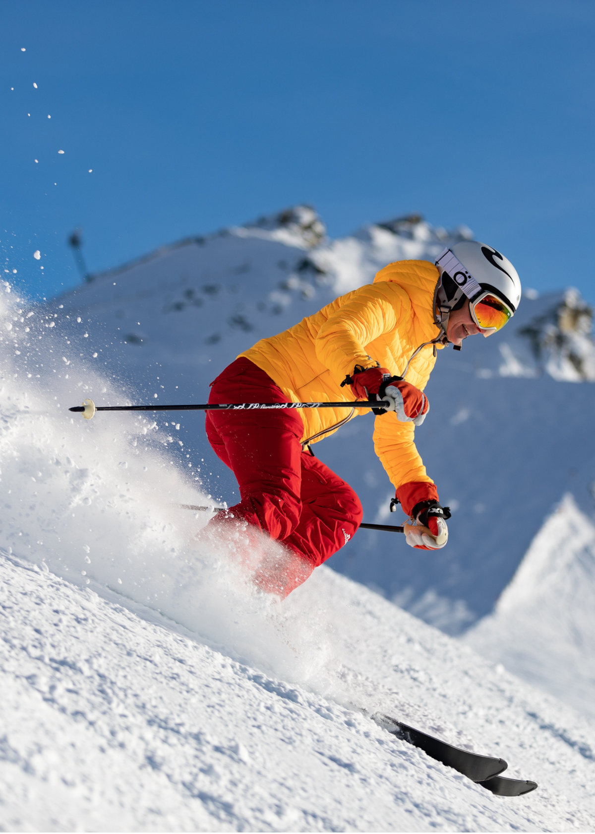 Stay Warm on the Slopes: Top 10 Best Gloves for Skiing to Keep Your Fingers Cozy!