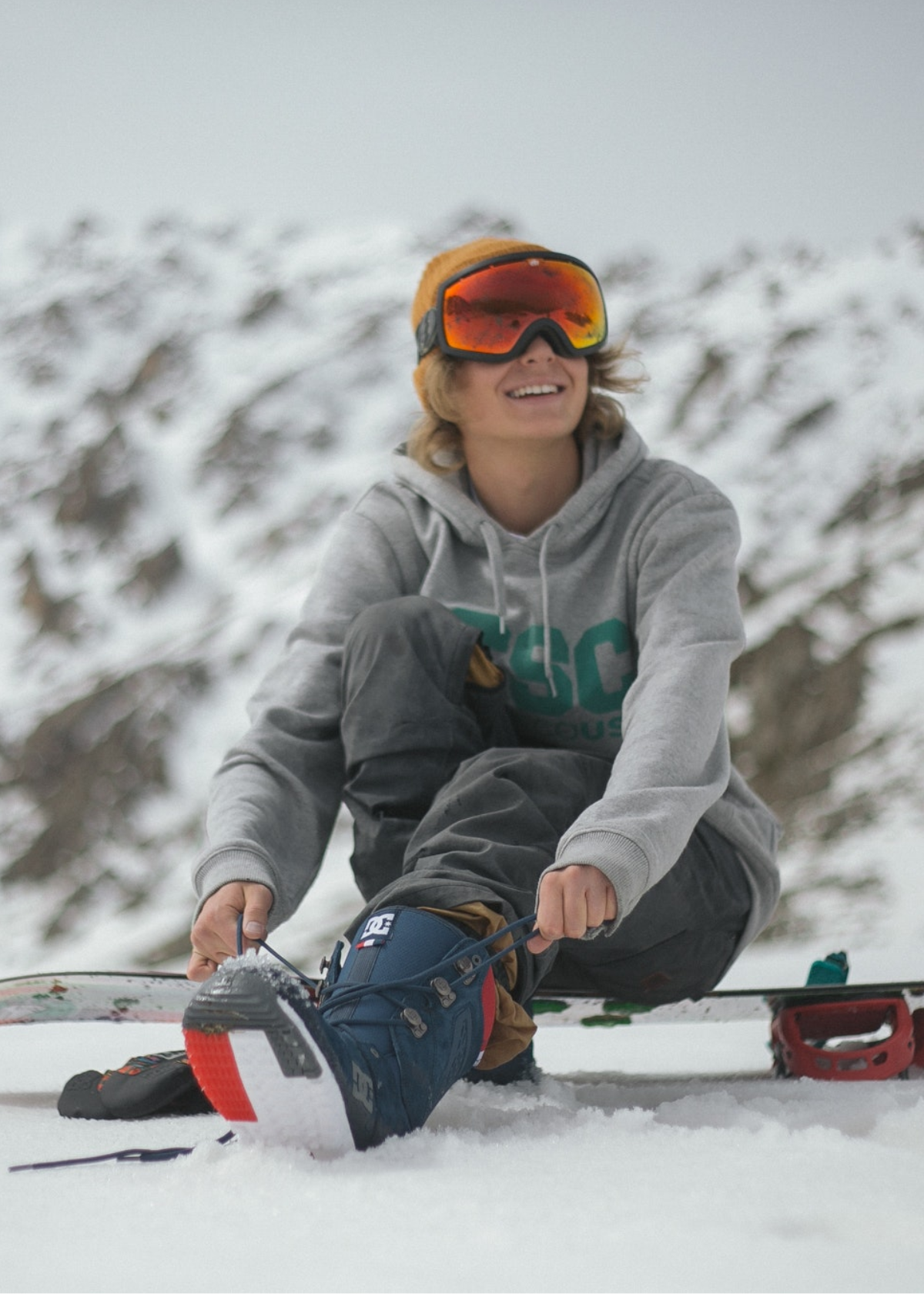 Stay Warm and Dry: The Best Snowboard Pants to Dominate the Mountain – Our Top 9 Choices!