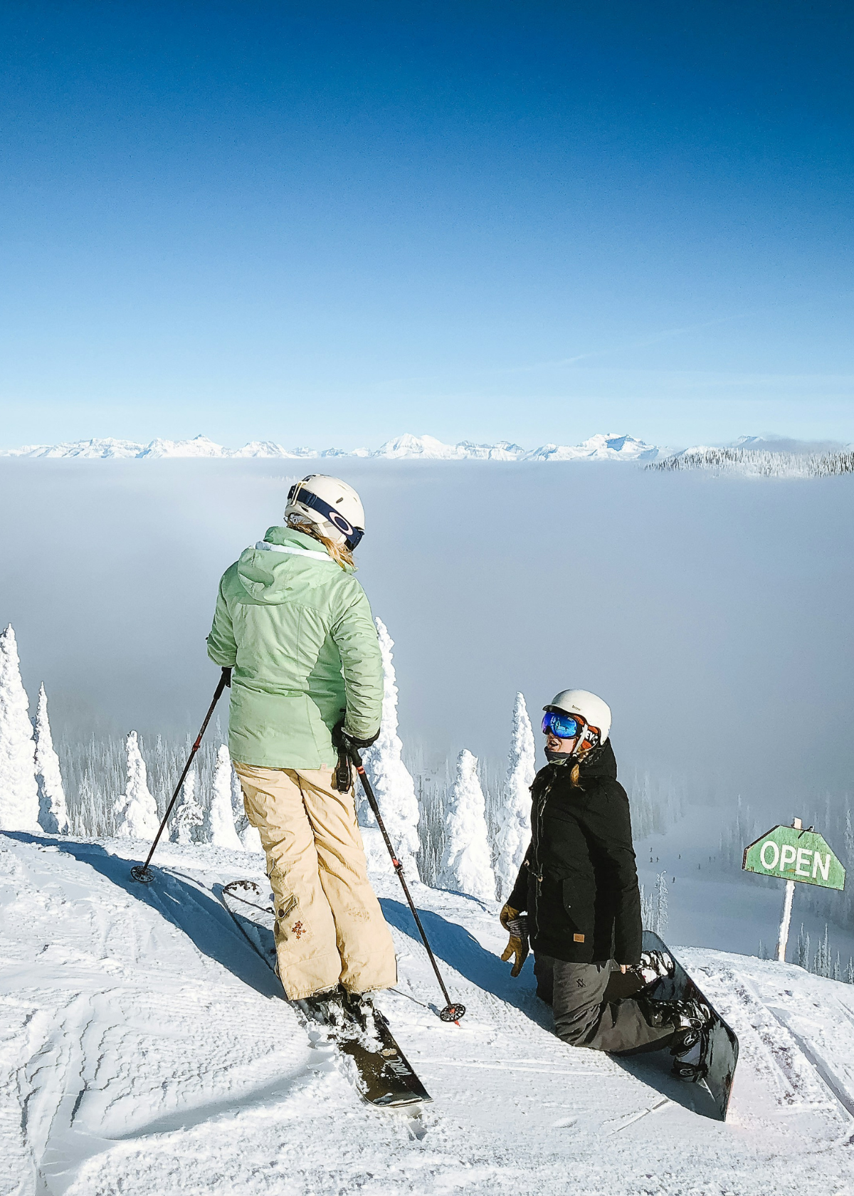 Ski Pants vs Snowboard Pants: A Comprehensive Guide